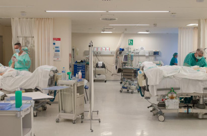Estados Unidos suma 842,376 casos confirmados de COVID-19 