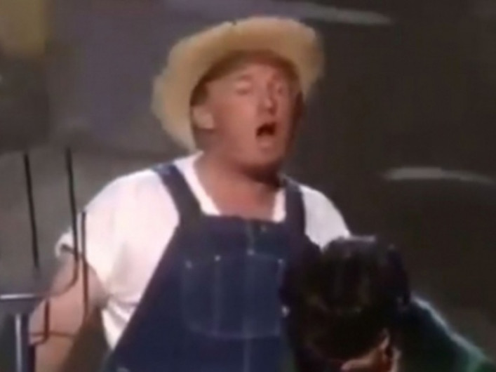 Trump anuncia ley agrícola disfrazado de granjero