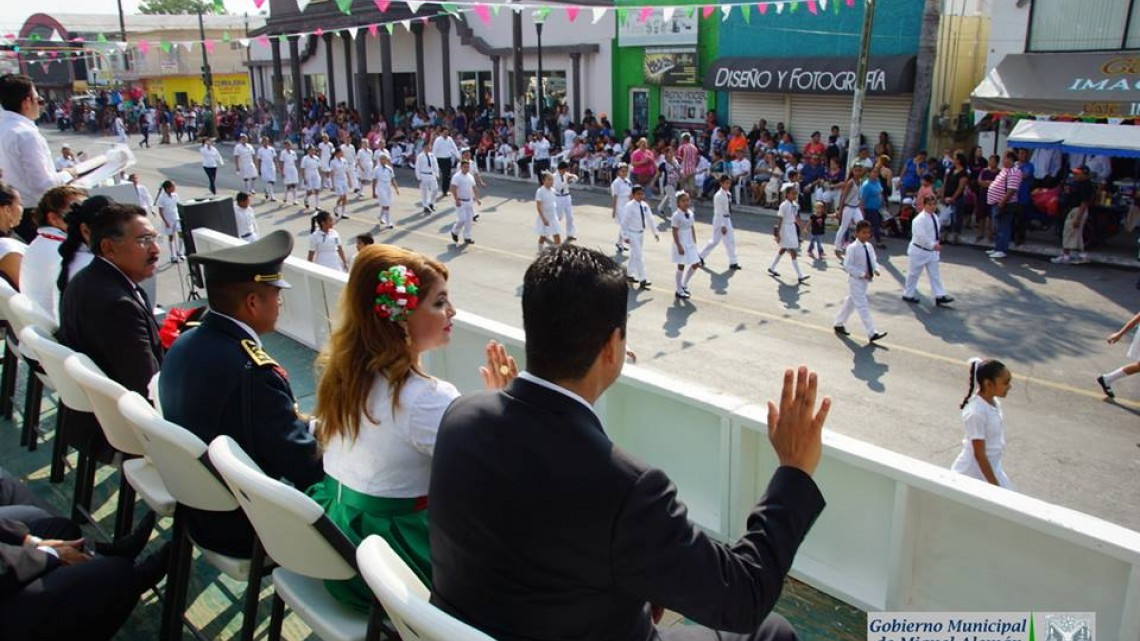 Disfrutan en Miguel Alemán desfile cívico militar de la Independencia de México