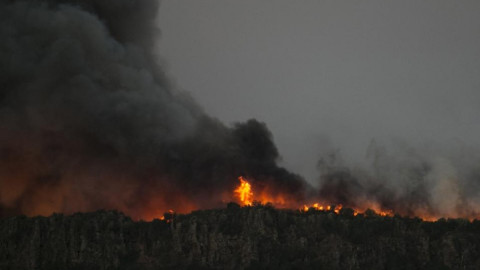Evacuan a 20 mil civiles al norte de California por incendios 