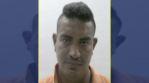 Detienen a un hombre por dejar solo a sus hijo e irse a irse a beber alcohol