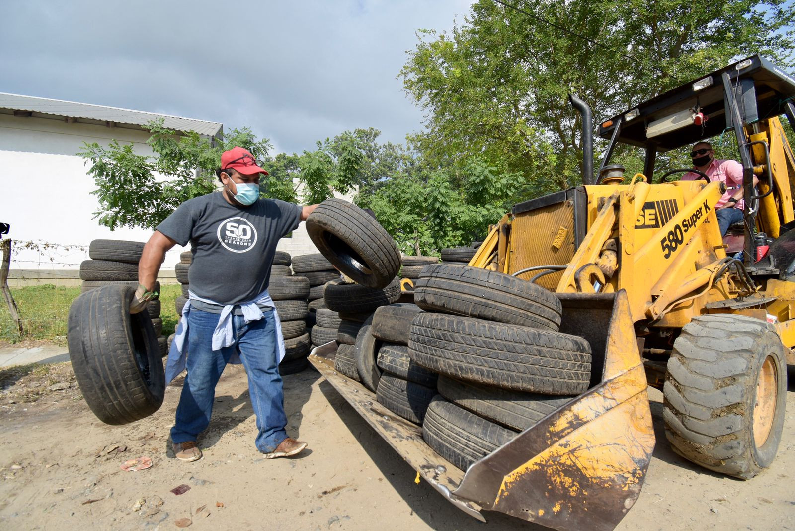 Mantienen acciones de descacharrización y fumigación en colonias de Altamira