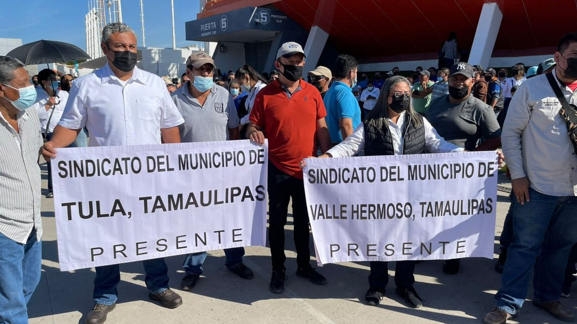 Marchan sindicalizados contra Lalo Gattás por incumplir acuerdos 