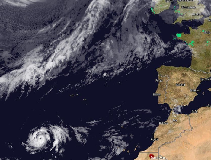 Se prepara Reino Unido para recibir al huracán 'Ofelia'