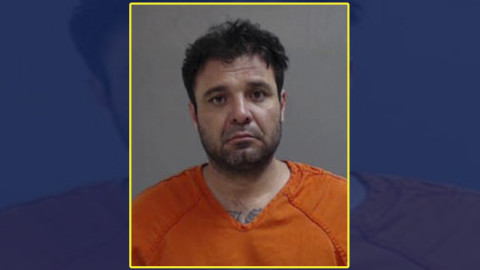 Sujeto acusado de multiples robos se presenta ante un juez