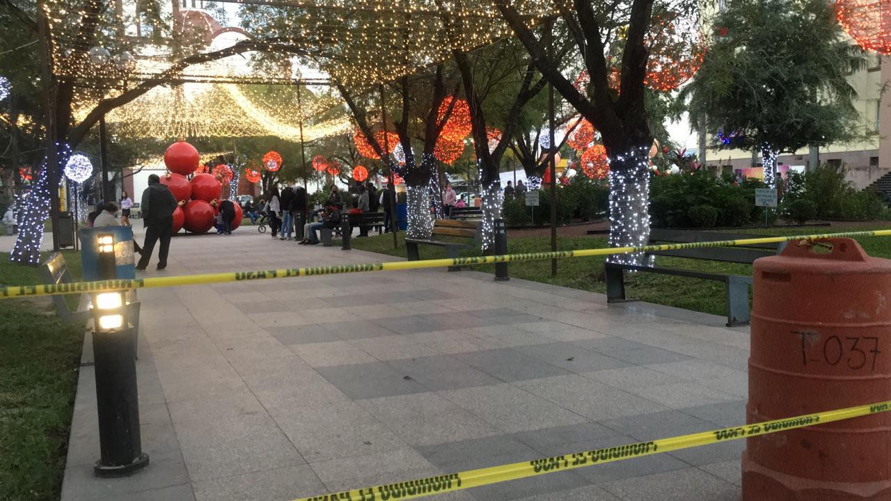 Restringen el acceso a la Plaza Juárez por aglomeración de personas 