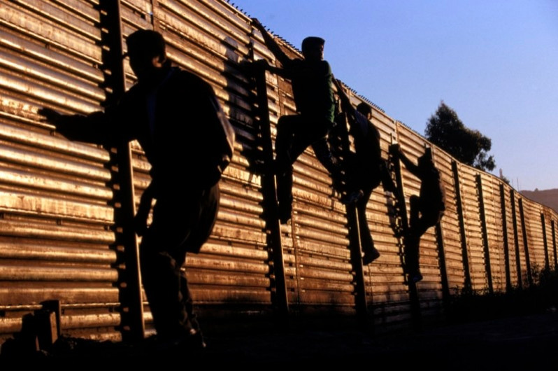Encuentran a indocumentados gracias  a choque