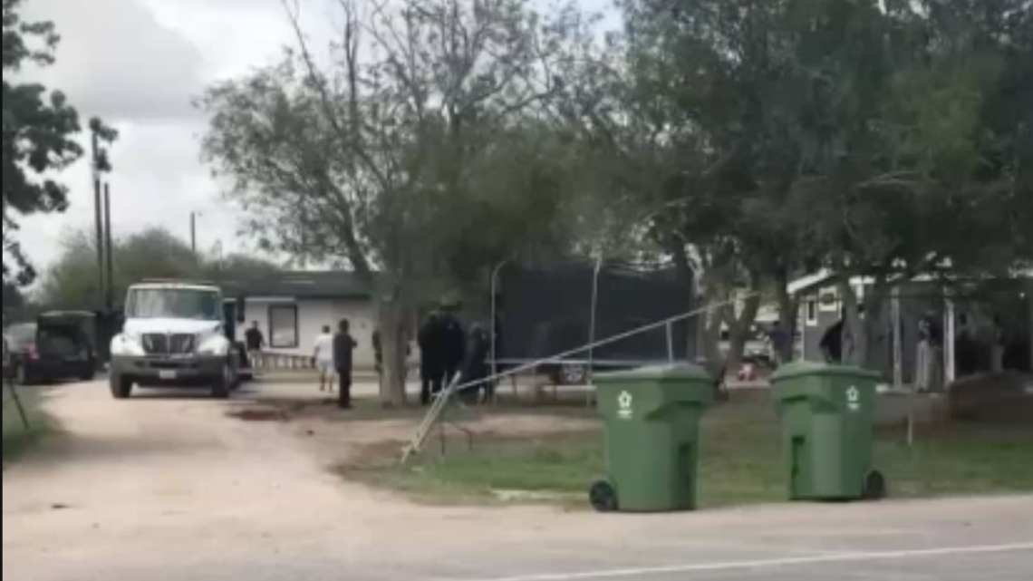 Arrestan a varias personas durante cateo de FBI