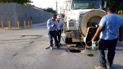 Comapa trabaja con equipo vactor