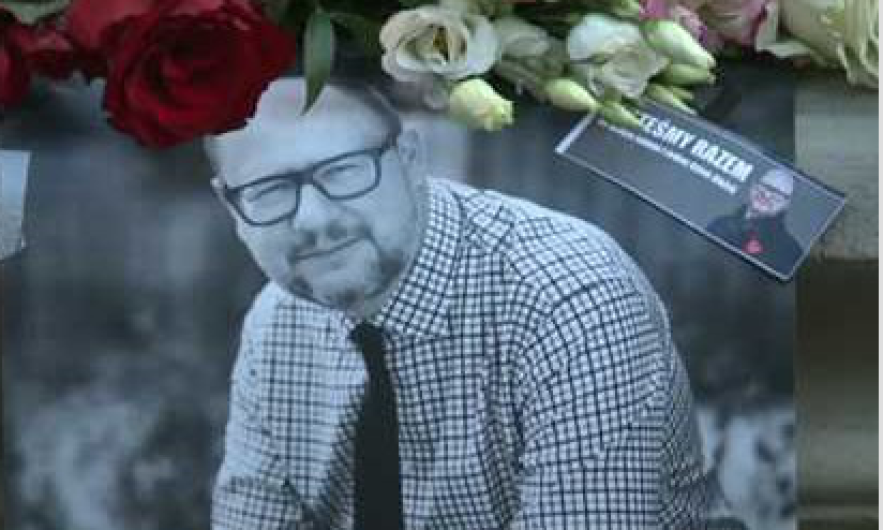 Legisladores en Polonia homenajean a alcalde asesinado