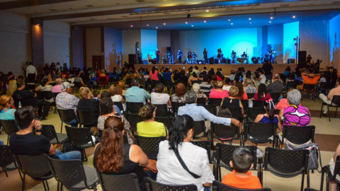 Se gradúan de talleres de batería y guitarra eléctrica 