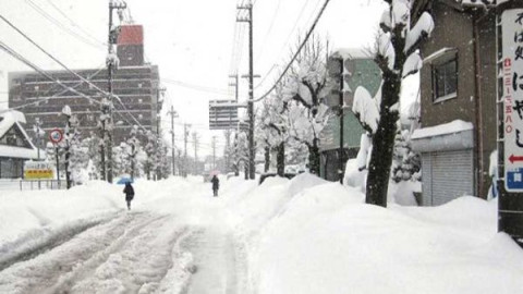 Fuertes nevadas azotan la región central de Japón