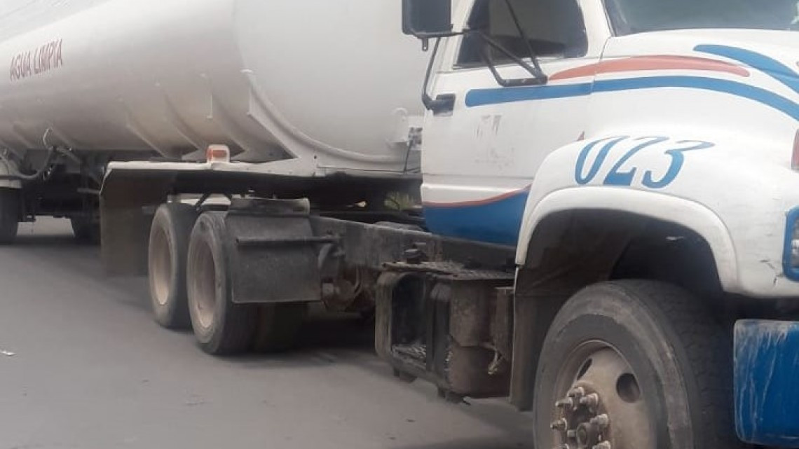 Entrega efectiva y gratuita de agua en pipas