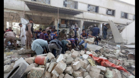 Explosión de gas en alcantarillado deja al menos 12 muertos en Pakistán