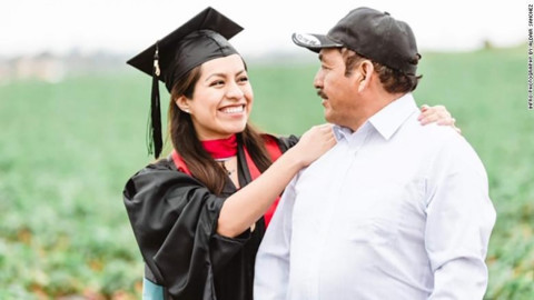 La inspiradora historia de Erica Alfaro y sus fotos de graduación