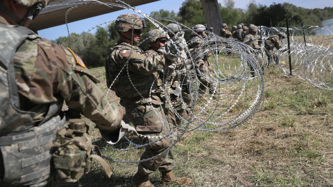 Soldados estadounidenses desplegados en frontera con México serán condecorados