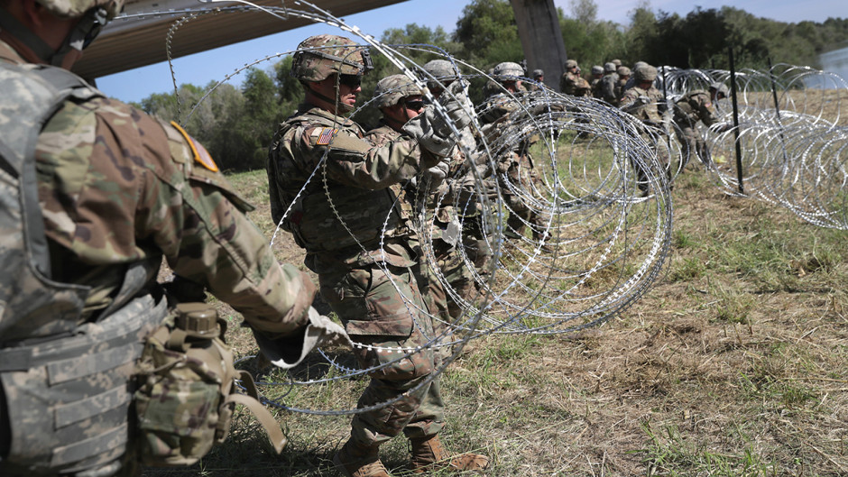 Soldados estadounidenses desplegados en frontera con México serán condecorados