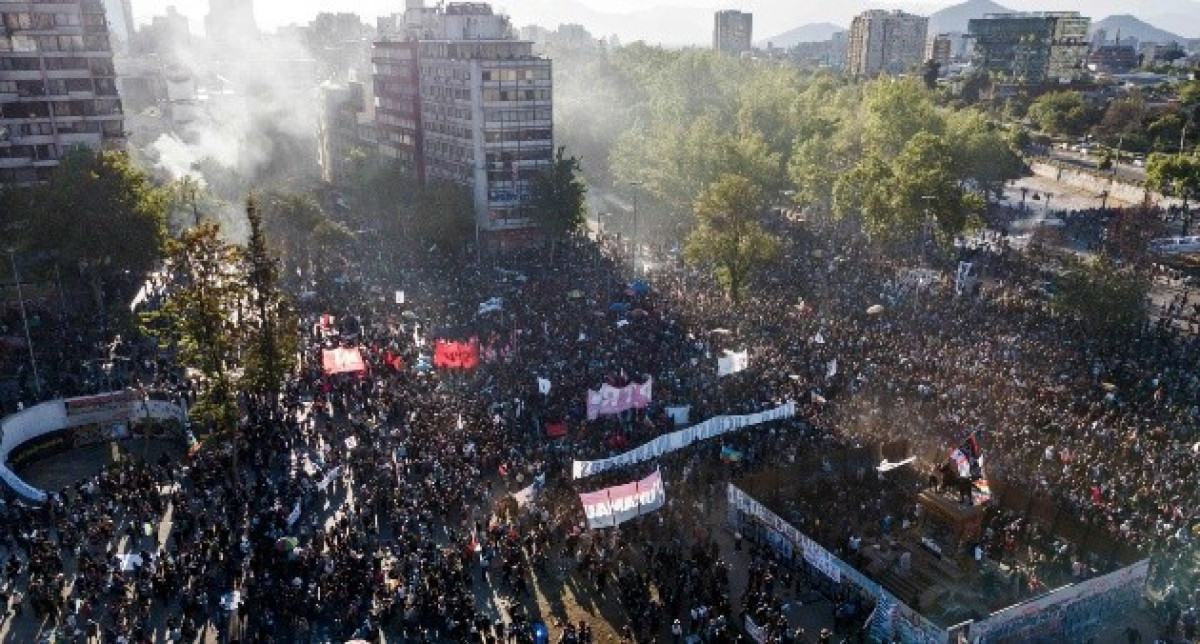  Un muerto en un intento de saqueo en el aniversario de las protestas en Chile