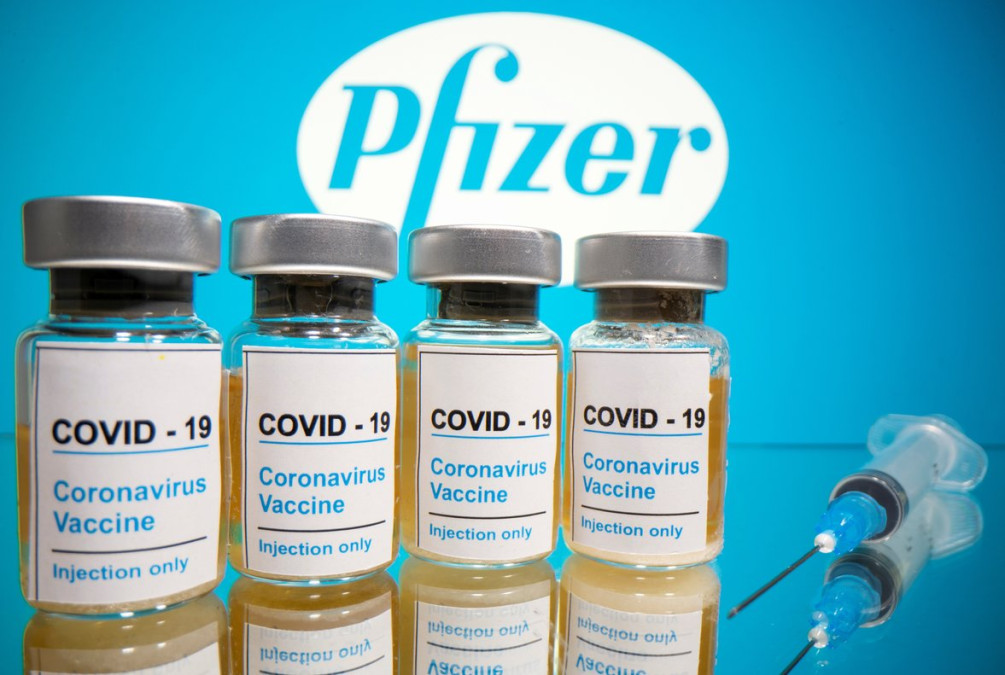 Pfizer espera producir 1,300 millones de dosis de su vacuna