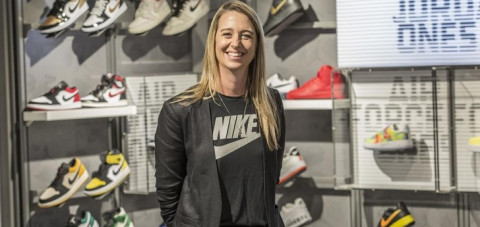 Vicepresidenta de Nike deja la compañía por polémica de reventa de tenis