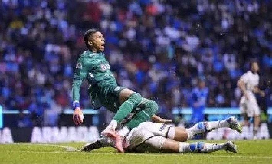 Kevin Mier sufre fractura de tibia; será operado y estará fuera por tiempo indefinido