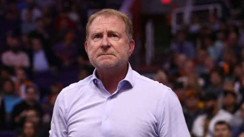 Dueño de los Suns de la NBA enfrenta acusaciones de racismo