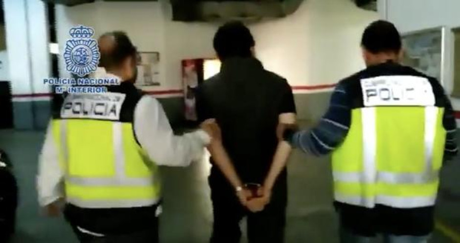 Policía española difunde video de  Emilio "L" tras su detención en Málaga