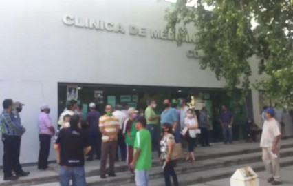 Protestan derechohabientes del ISSSTE por falta de medicamentos