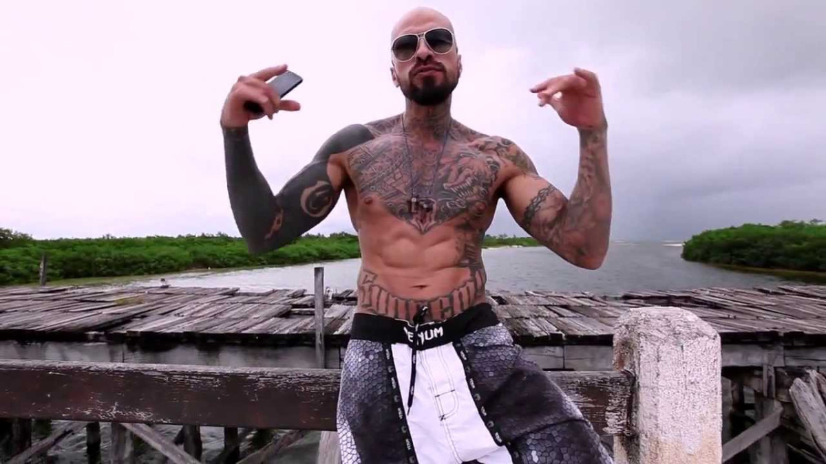 Babo de "Cartel de Santa" sufre accidente