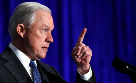 EU pide enjuiciar a quienes crucen ilegalmente