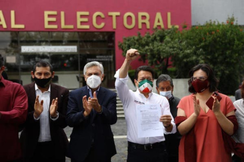 Se registra  Mario Delgado ante el INE para la Dirigencia Nacional de MORENA