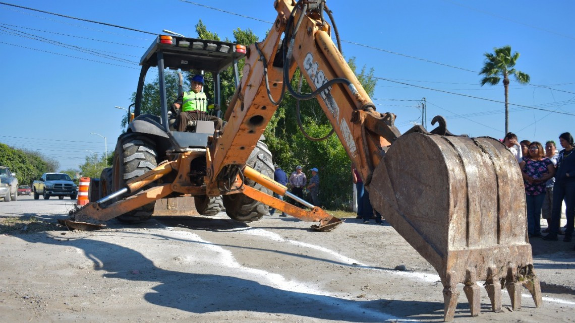 Inicia Municipio reposición de drenaje sanitario.