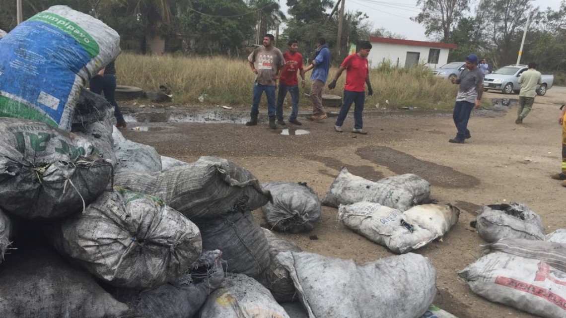"No se hará la carnita asada", se incendia camión con carbón