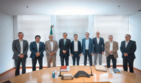 Gestiona gobernador de Tamaulipas, con Banobras, recursos para carreteras, puentes y Puerto del Norte