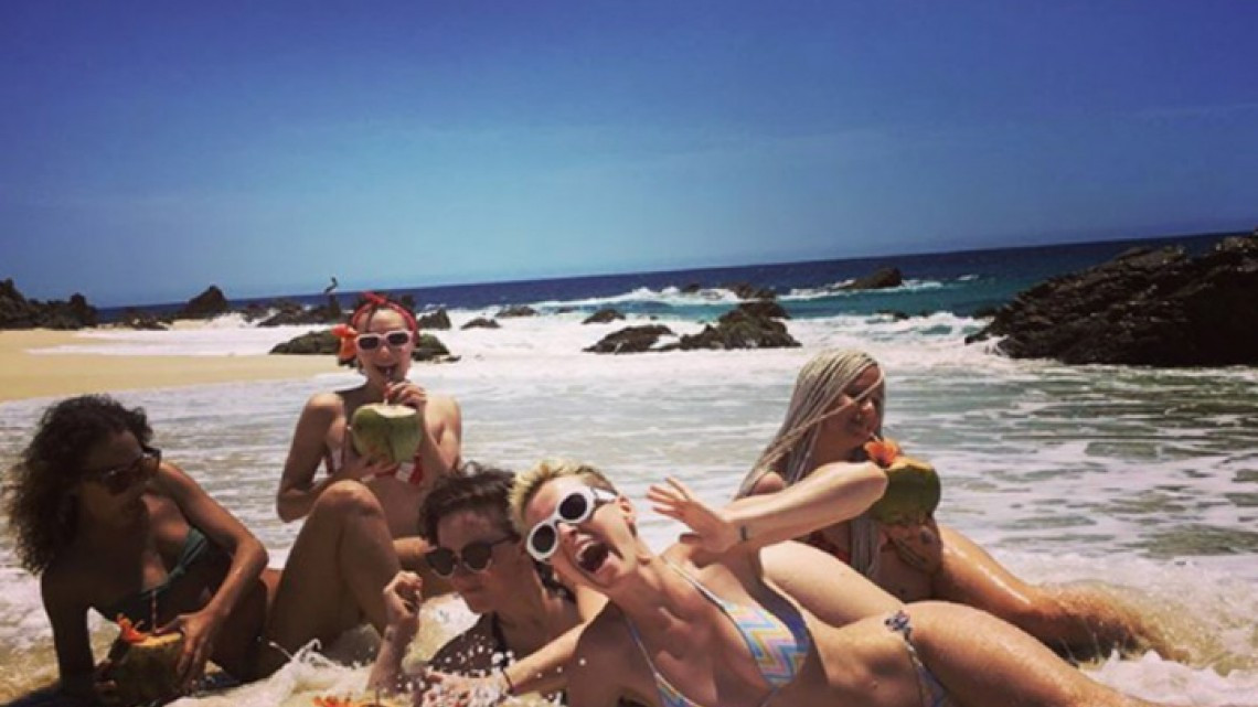 Katy Perry de paseo por playas mexicanas