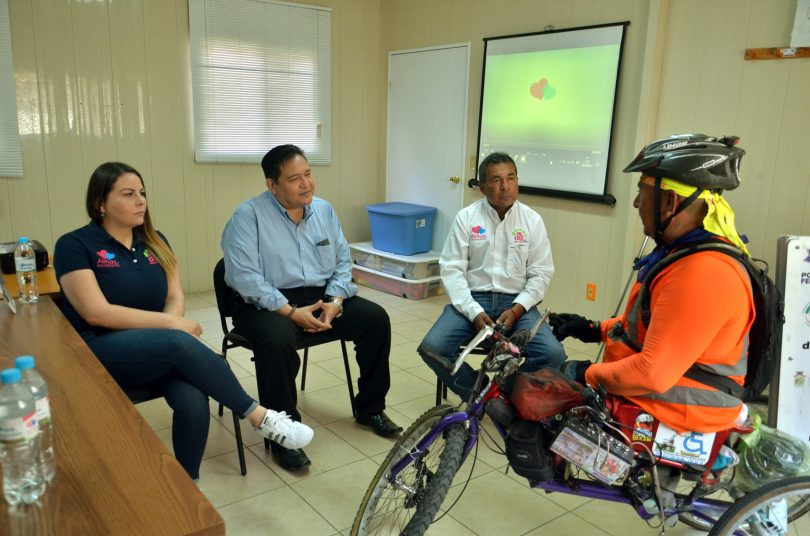 Recibe presidenta del DIF Altamira, al atleta Mario Dávalos Romero