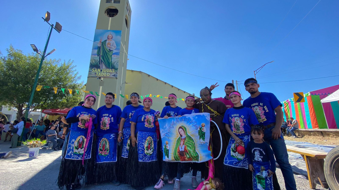 Ofrenda feligreses a San Judas Tadeo