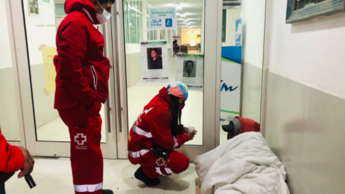 Atienden a 12 personas en situación de calle por bajas temperaturas 