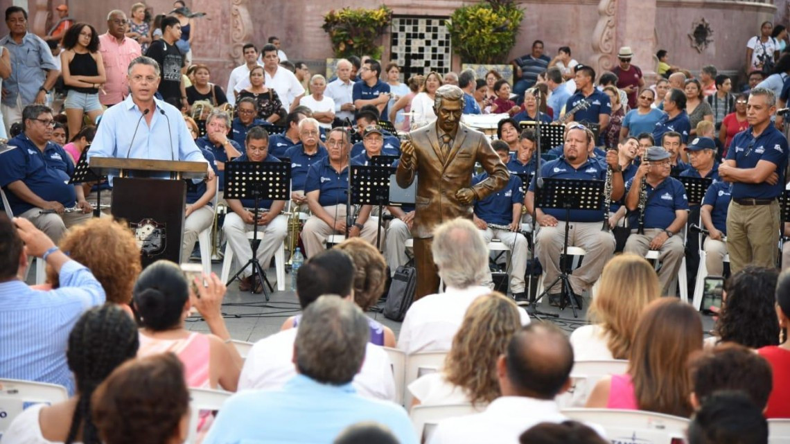 Extraordinaria Develación de la Estatua de Mauricio Garcés