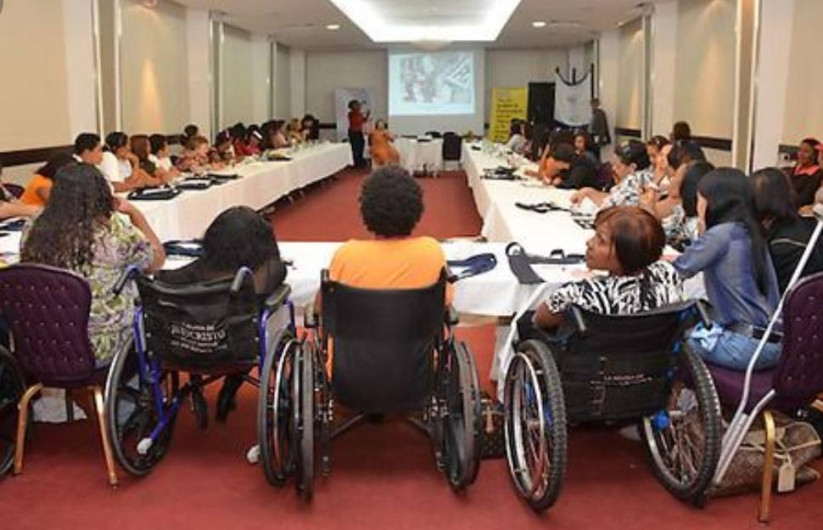 Sobresalen mujeres con discapacidad de la discriminación que viven
