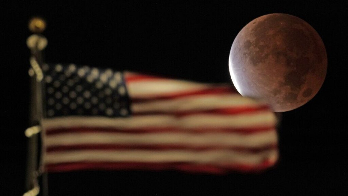 Así se vivió en México y otras partes del mundo, el eclipse lunar más largo del siglo 