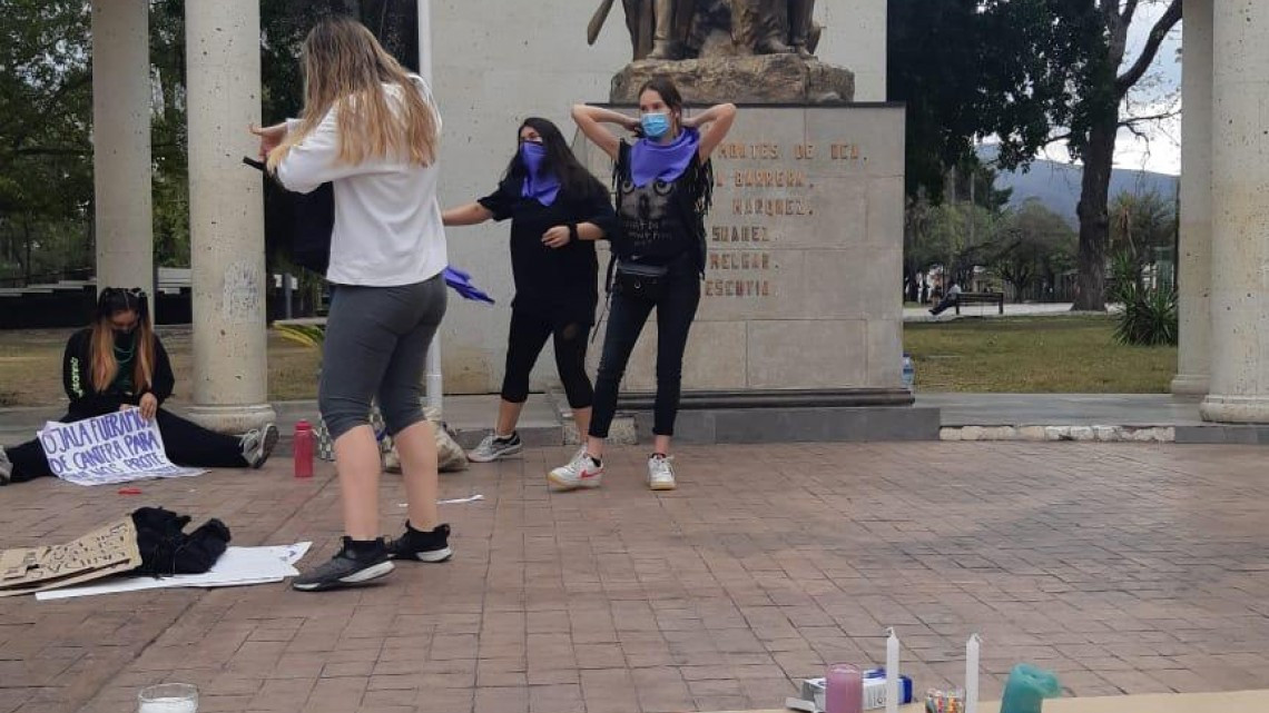 Movimiento feminista realiza protesta en el Paseo Méndez 