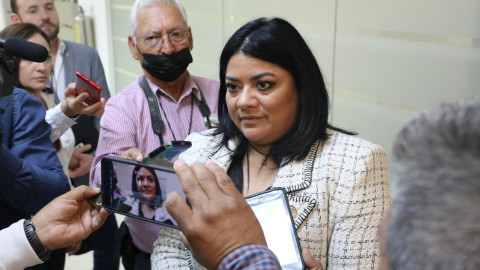 Respalda Úrsula Salazar nombramiento del director administrativo pese a señalamientos de moches