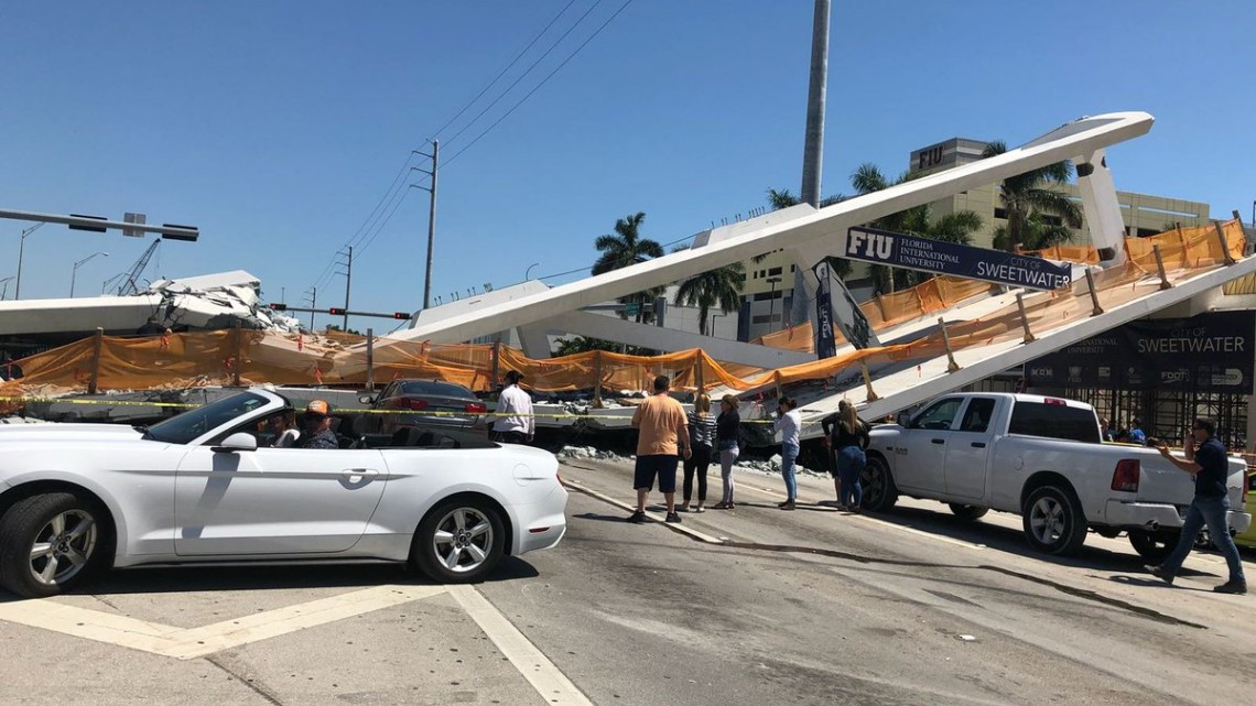  Puente peatonal colapsa y cae sobre autos en Florida