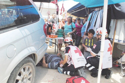  Embiste con camioneta a vendedores de la pulga