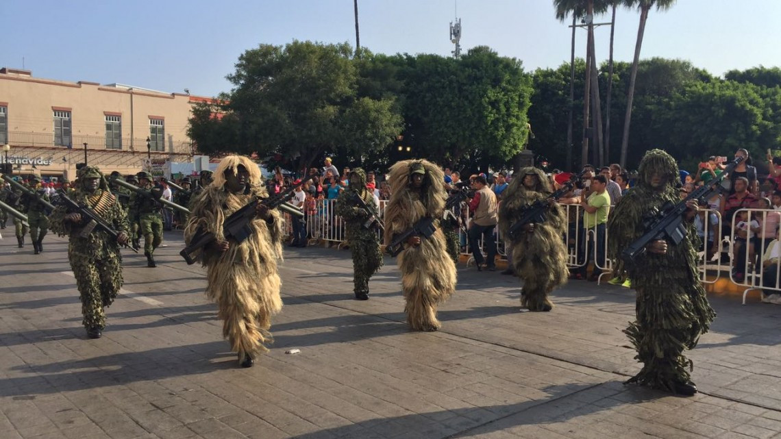 Matamorenses disfrutan desfile militar