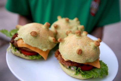 ¿Hambre? Cocinero crea la ‘coronaburguer’ 