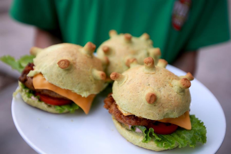 ¿Hambre? Cocinero crea la ‘coronaburguer’ 