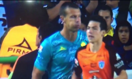 Comisión Disciplinaria investiga supuesto escupitajo de Novaretti a 'Chucky' Lozano