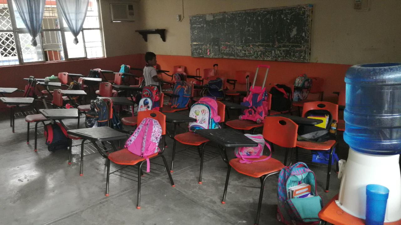 Inician el ciclo escolar sin luz